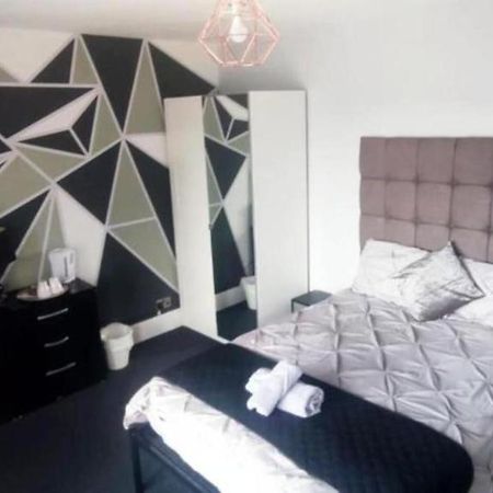 Old Trafford Guest House Sale Exteriör bild