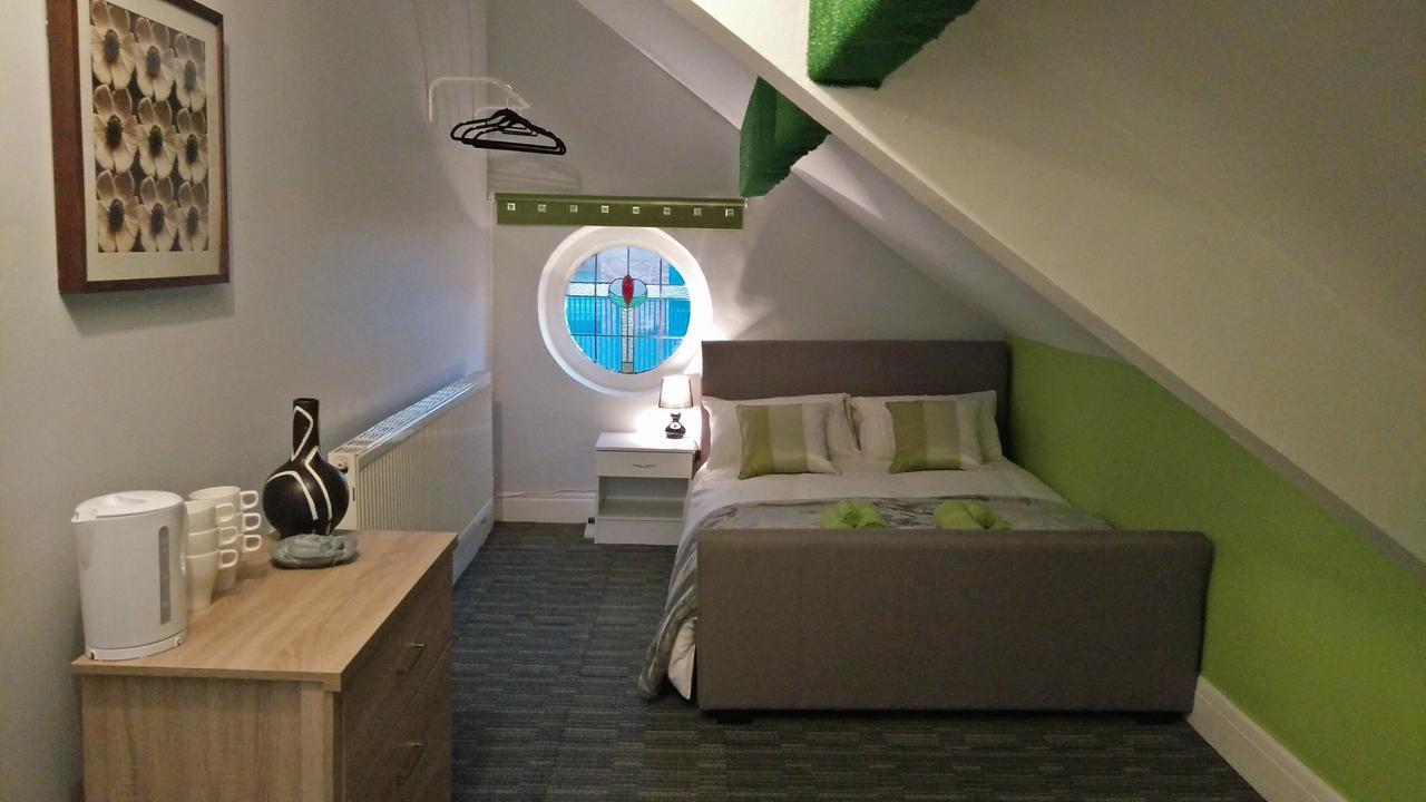 Old Trafford Guest House Sale Exteriör bild