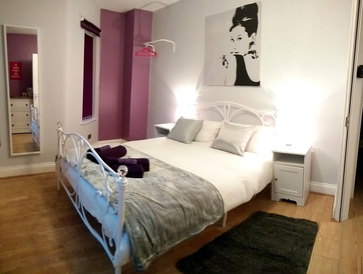 Old Trafford Guest House Sale Exteriör bild