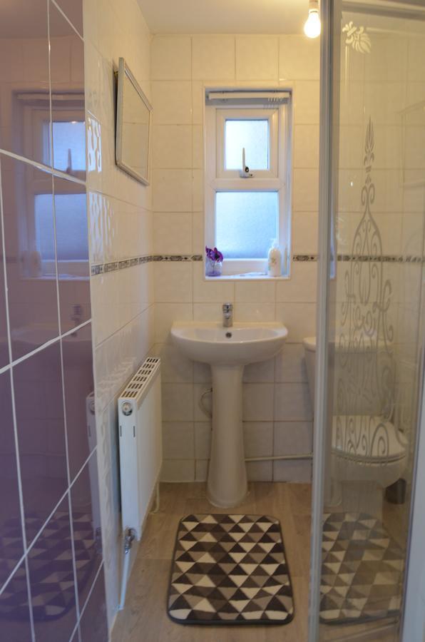Old Trafford Guest House Sale Exteriör bild