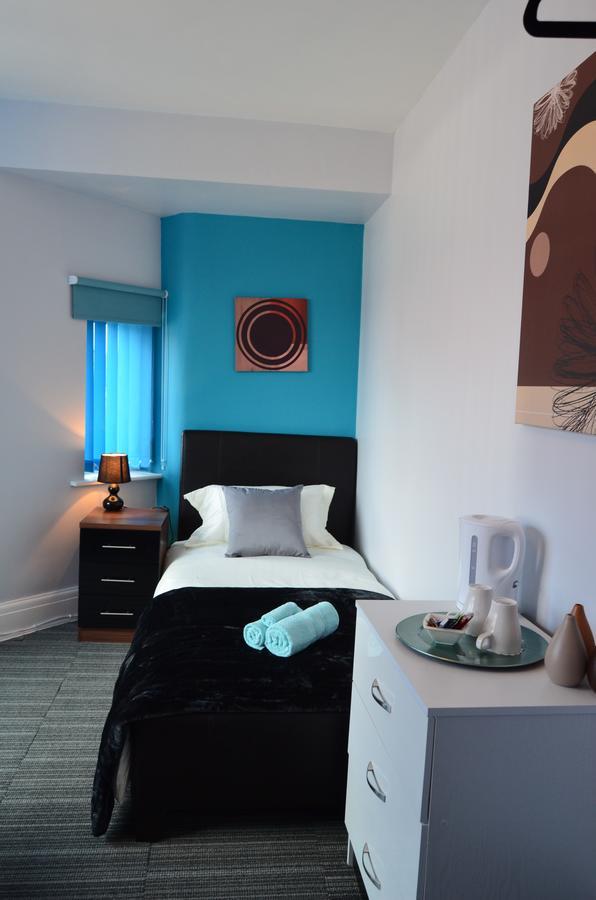 Old Trafford Guest House Sale Exteriör bild