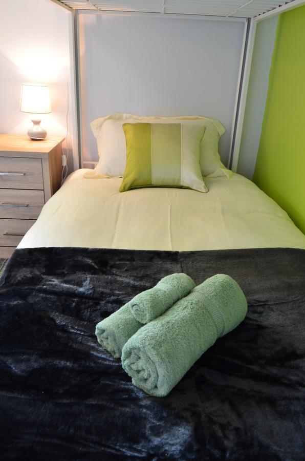 Old Trafford Guest House Sale Exteriör bild